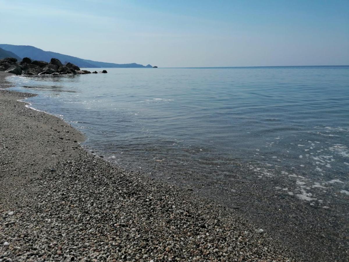 "Appartamento Del Mare Gliaca" Con Vista Isole Eolie,Ampia Terrazza,Wifi E Parcheggio Privato Gratuito Piraino Dış mekan fotoğraf