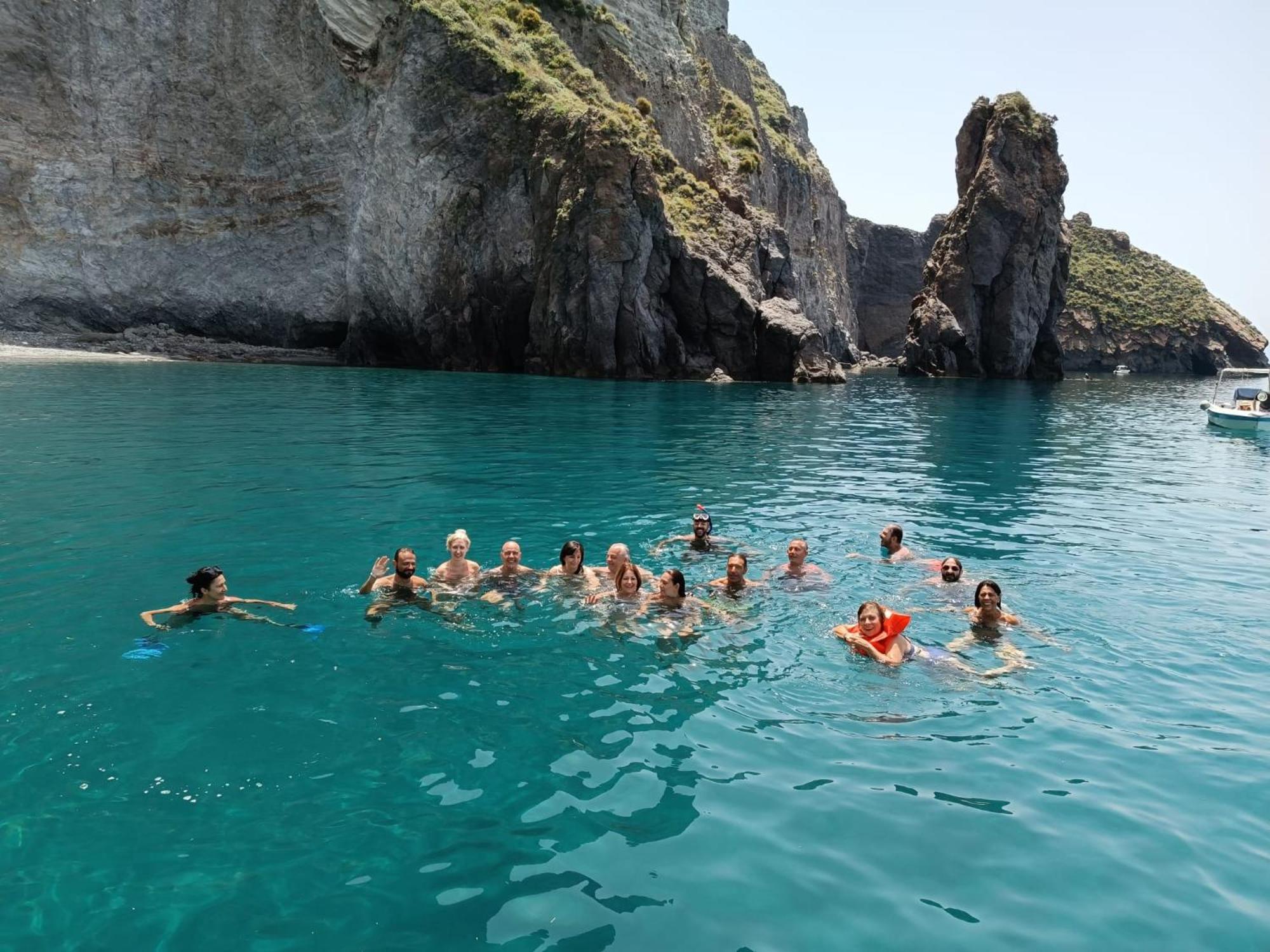 "Appartamento Del Mare Gliaca" Con Vista Isole Eolie,Ampia Terrazza,Wifi E Parcheggio Privato Gratuito Piraino Dış mekan fotoğraf
